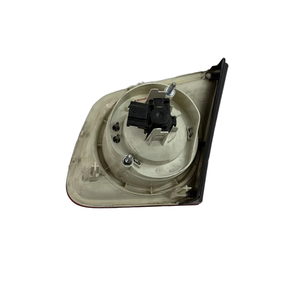 Volkswagen Jetta V 2.0 05-11 Bbx Bhy 8v 85kw Taillight Inner Left/Passenger - Image 2
