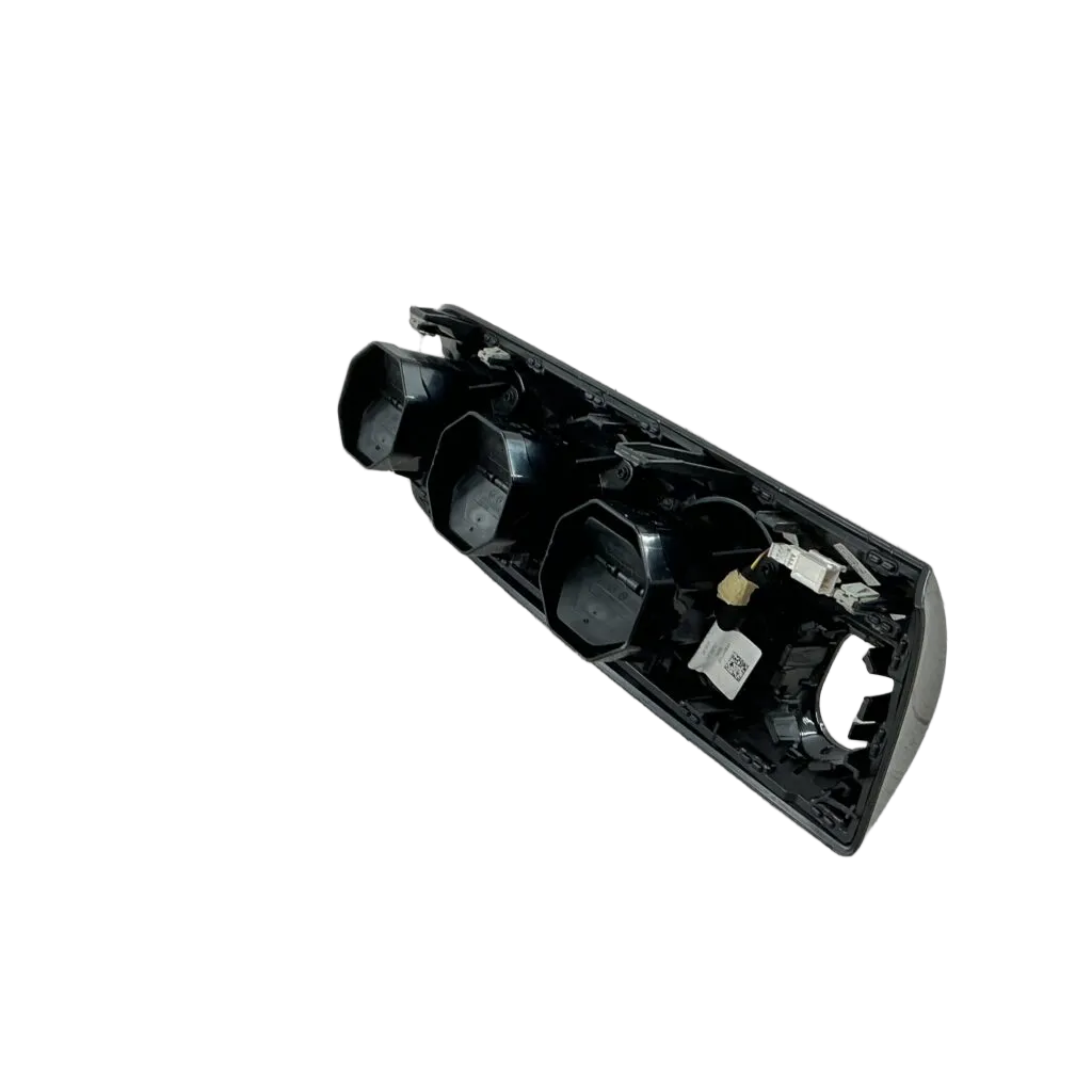 Mercedes Benz A Class A250 W176 M270.920 16v 2013- Air Vent Centre - Image 2