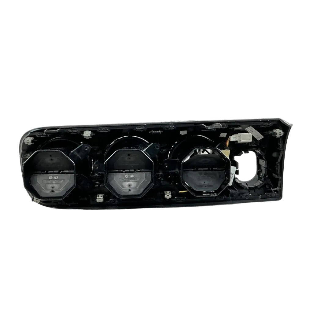 Mercedes Benz A Class A250 W176 M270.920 16v 2013- Air Vent Centre - Image 4