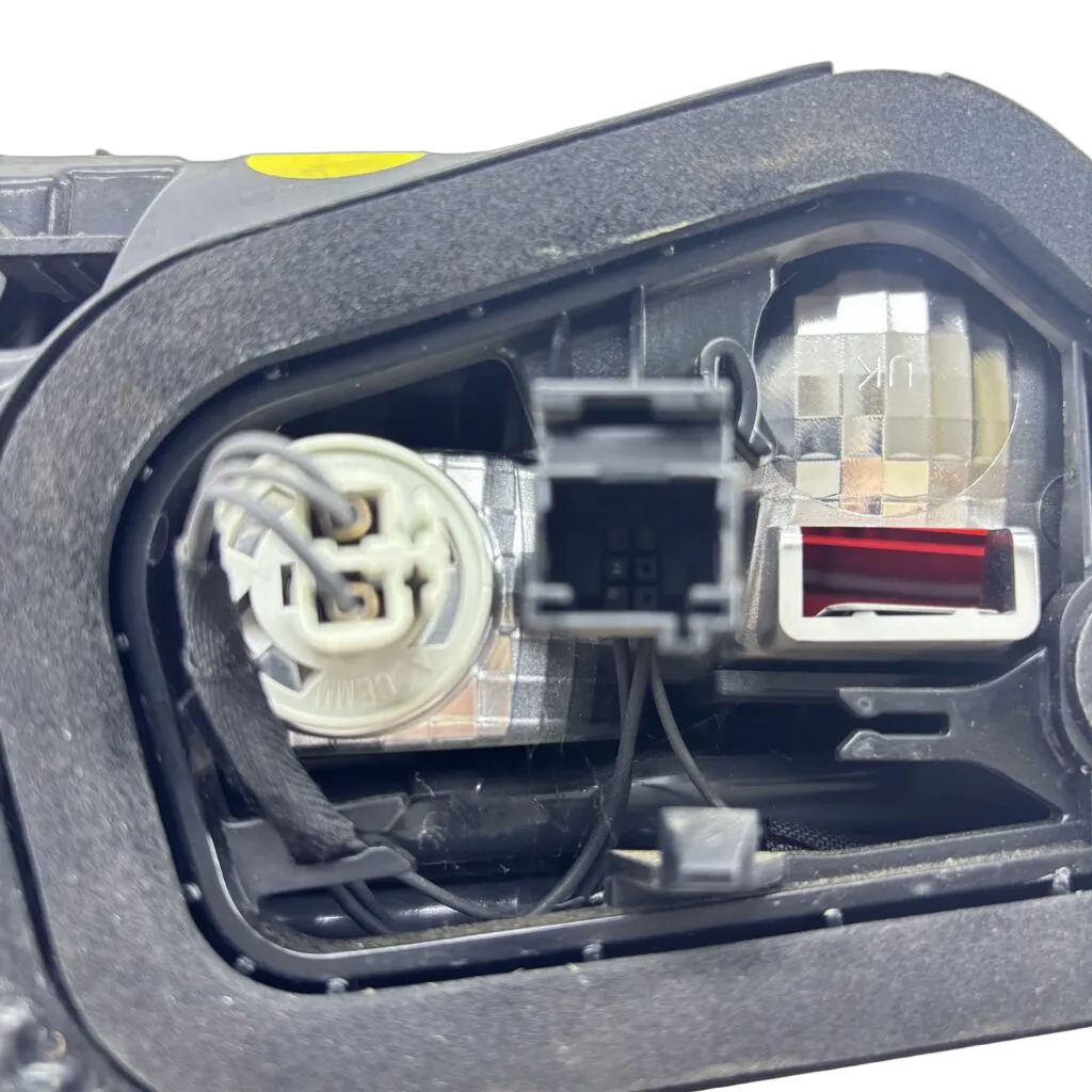 Opel Grandland X 1.6 T Ep6fdt 16v 2018- Taillight Inner Left/Passenger - Image 3