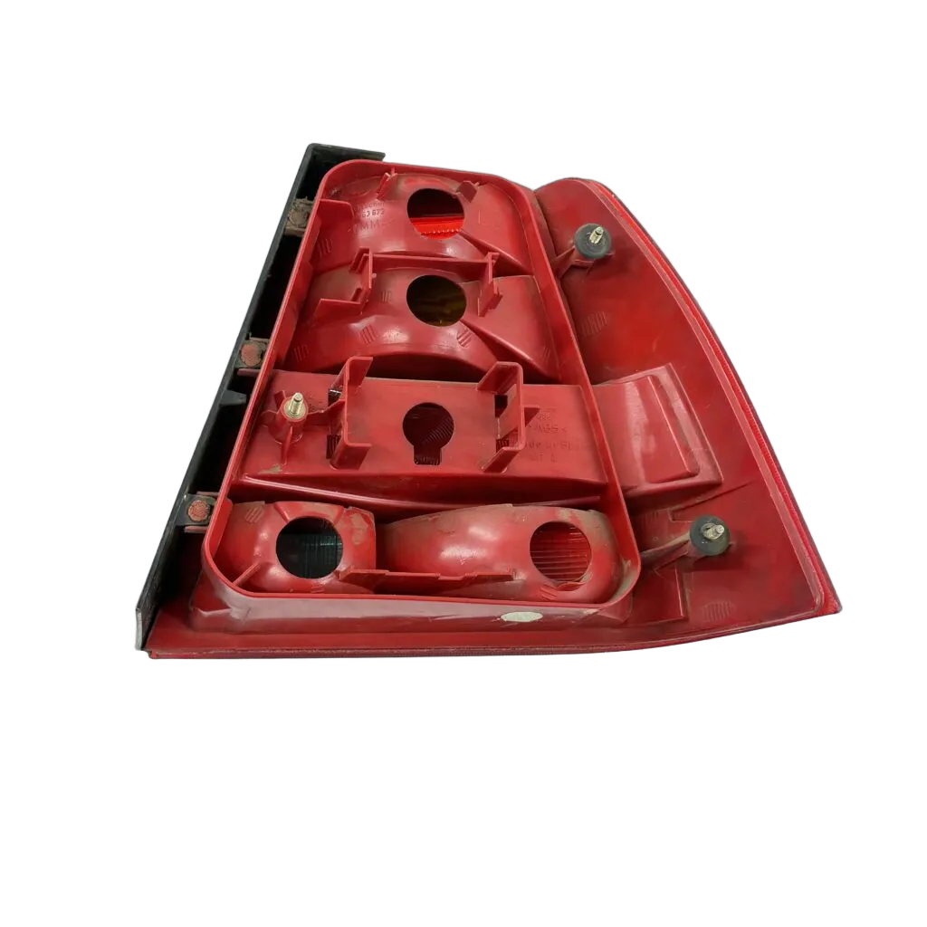 Vw Jetta Iv 1.6 99-05 Akl 8v 74kw Taillight Left/Passenger - Image 2