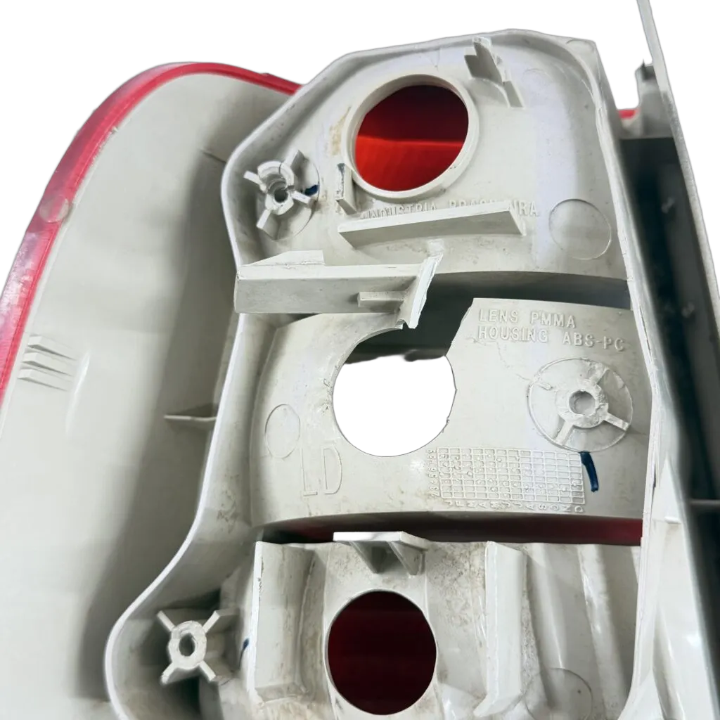 Vw Polo Ii (9n) 1.4 06-09 Blm 8v 62kw Taillight Outer Right/Driver - Image 3